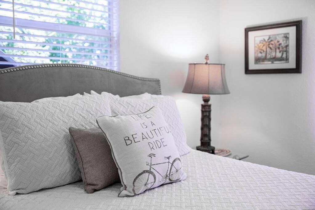 Your Tranquil Escape Is Found Directly On The Beach At The Serenity Beach Condo. เซียสตาคีย์ ภายนอก รูปภาพ