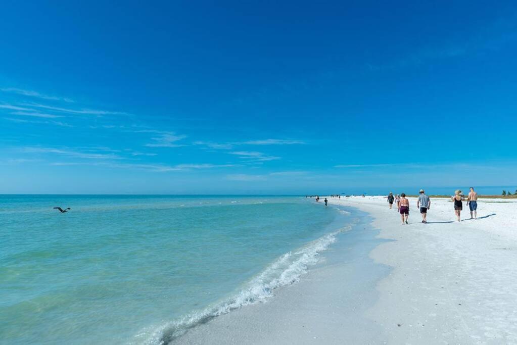 Your Tranquil Escape Is Found Directly On The Beach At The Serenity Beach Condo. เซียสตาคีย์ ภายนอก รูปภาพ